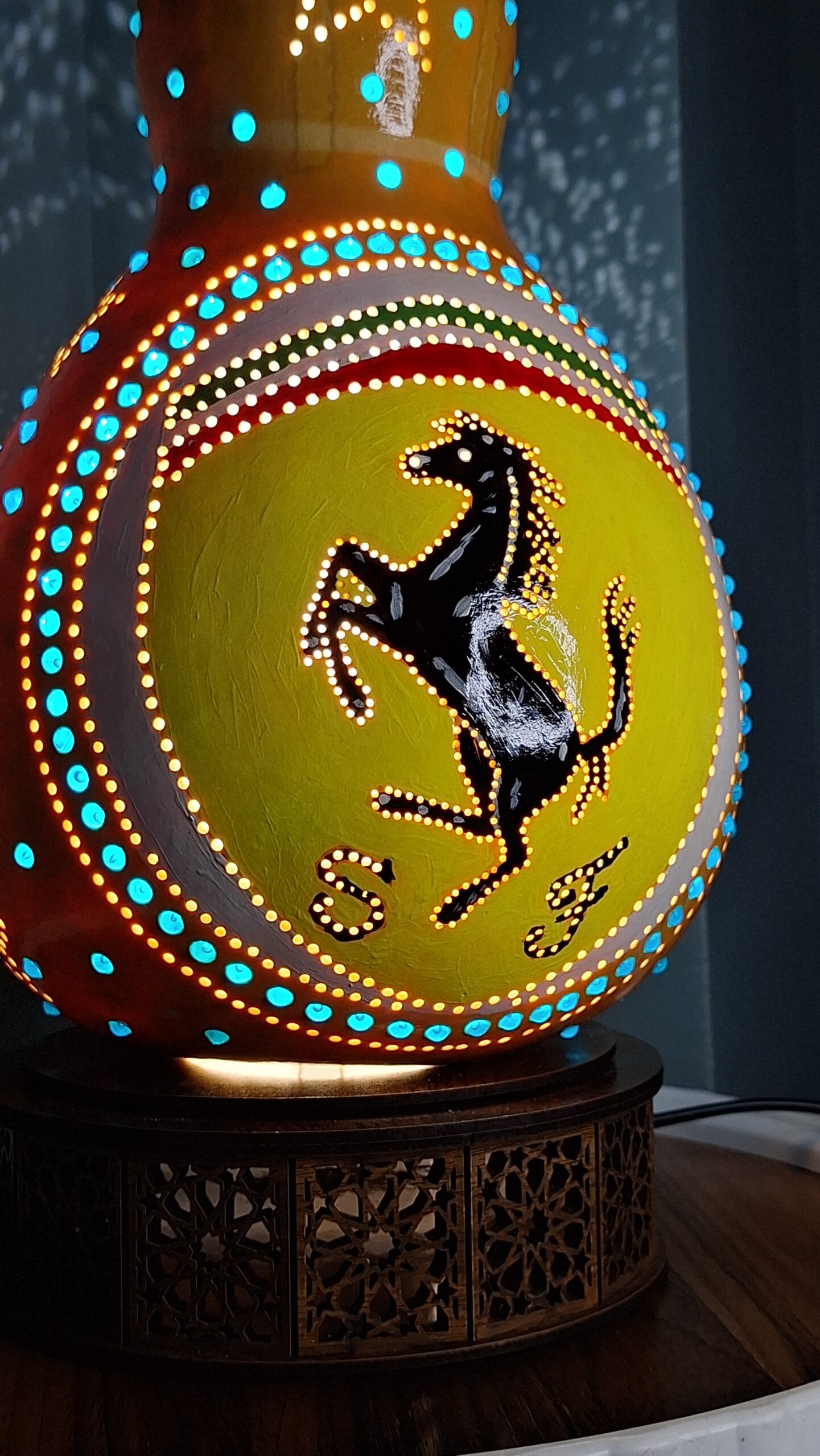 Scuderia Ferrari Logolu El İşçiliği Su Kabağı Gece Lambası - Görsel 9