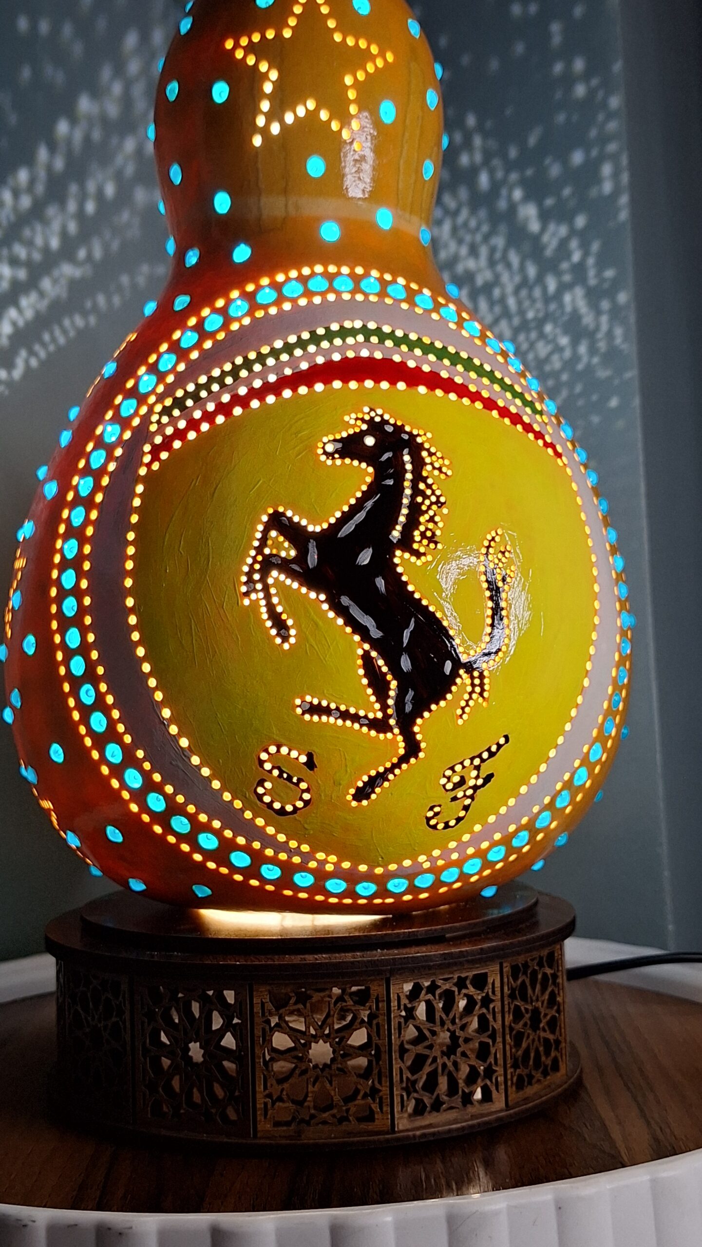 Scuderia Ferrari Logolu El İşçiliği Su Kabağı Gece Lambası